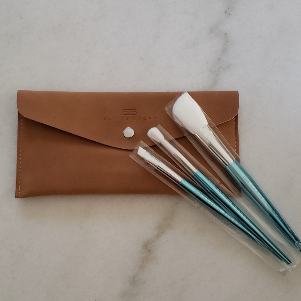 Makeup brushes